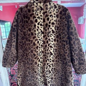 LEOPARD OVER SIZED COAT.